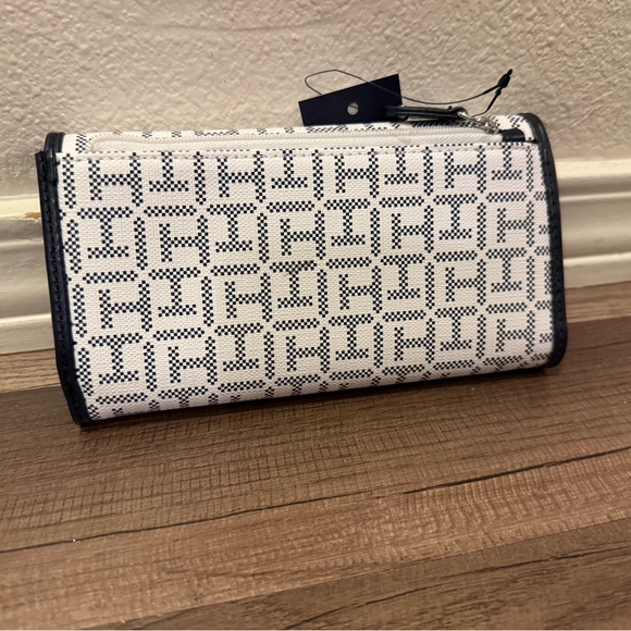 Tommy Hilfiger Monogram Black and White Wallet - Picture 5 of 9